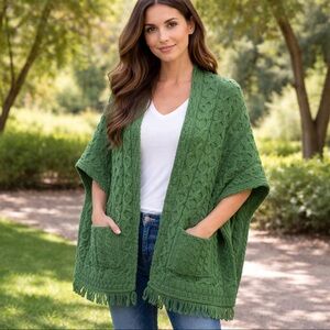 Carraig Donn 100% Merino Wool Green Shawl Wrap Pockets One Size Ireland Made EUC
